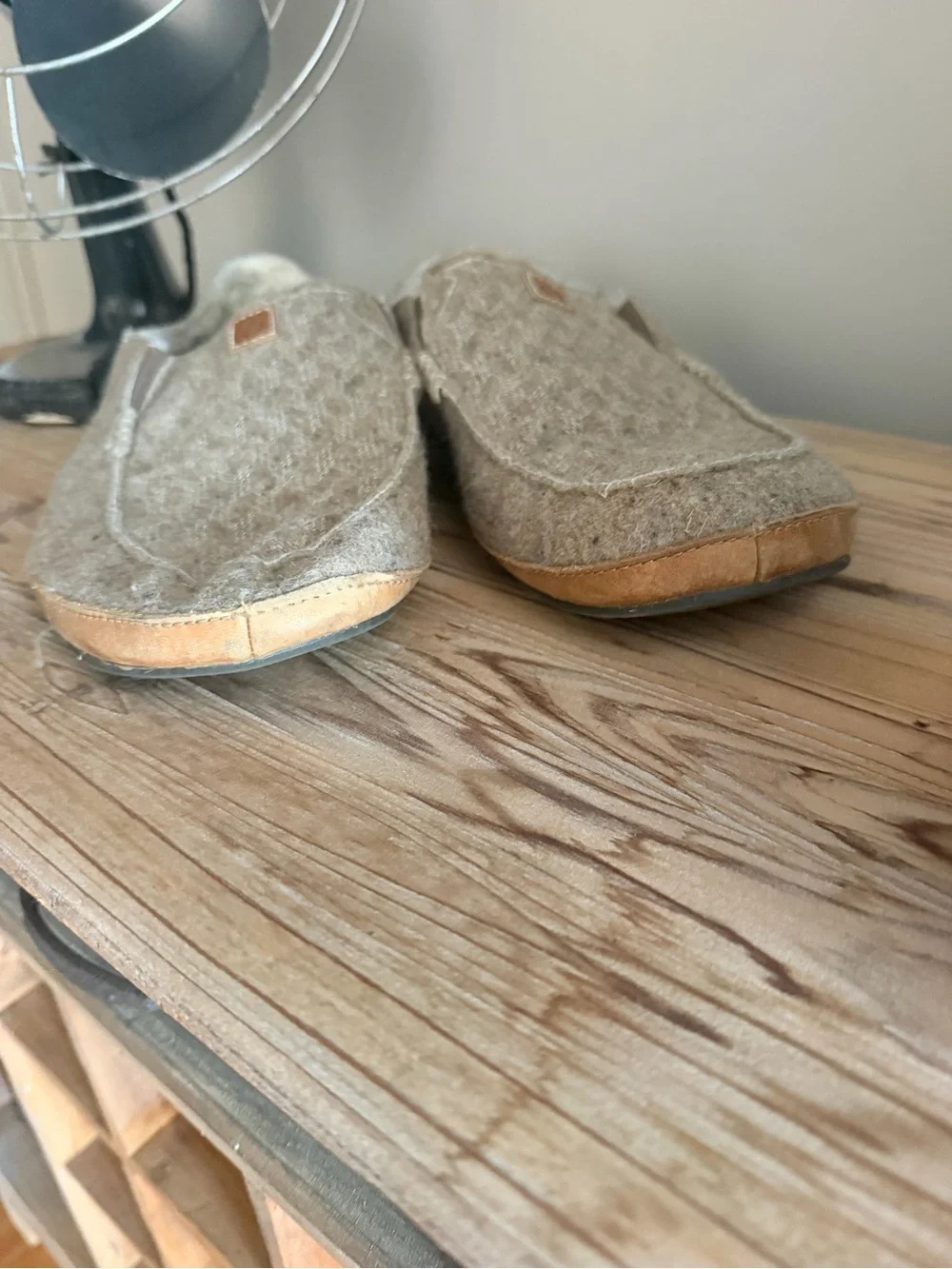 Olukai Moloa Kilohana Wool Lined Rubber Sole Slippers Slides Tan Taupe Size 11